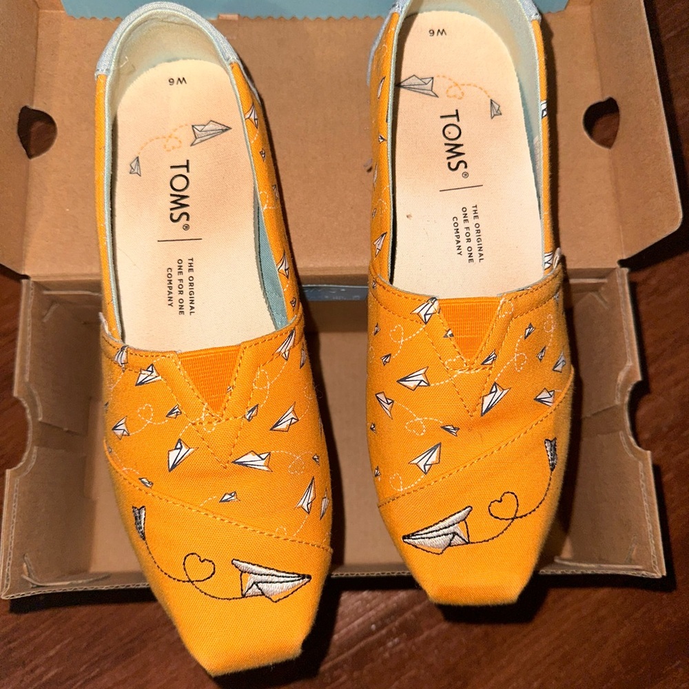 Toms Orange and Blue Flats Vibrant Slip-On Loafers